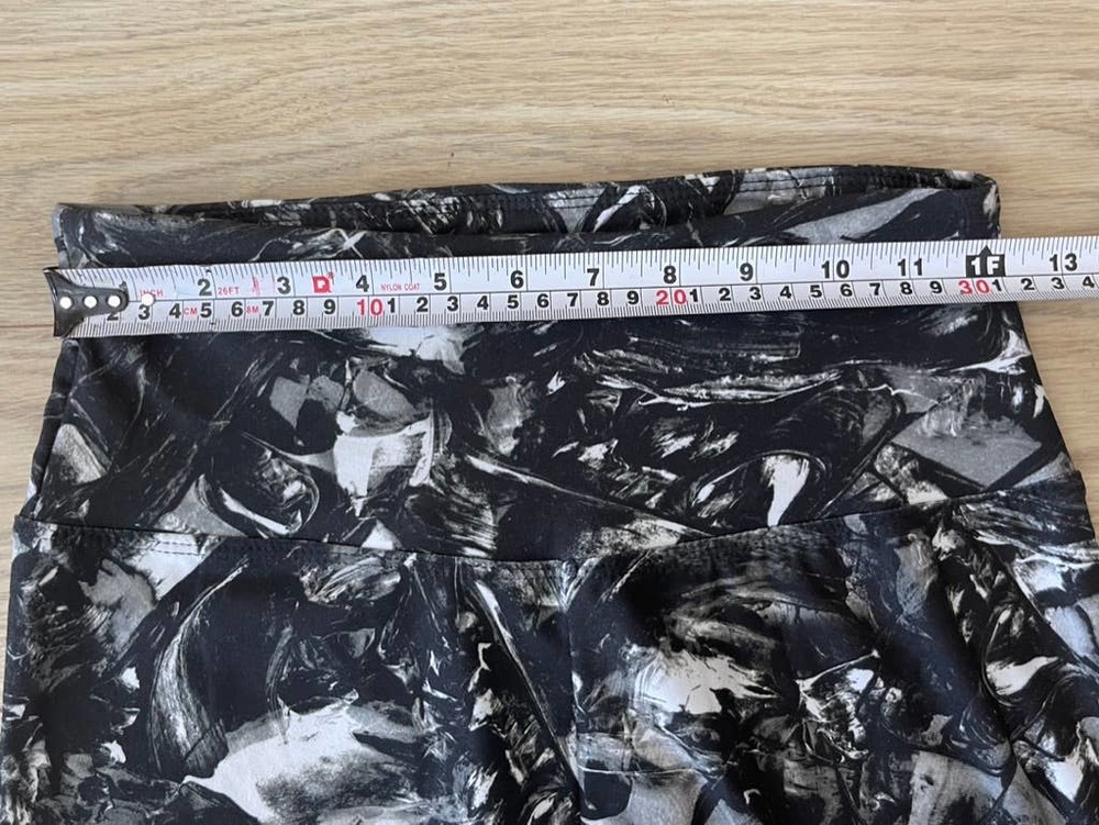 NWOT Bally SZ: MED Capri Activewear Leggings - Picture 4 of 6